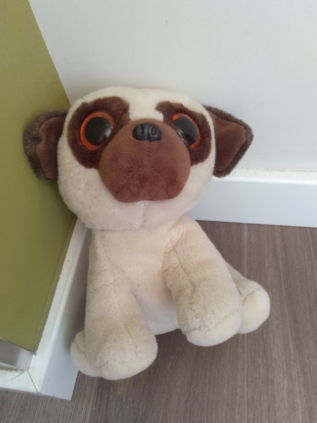 Perro de peluche con mantita,hueso y conedero