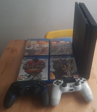 Play station 4 Slim 1 TB version negra.