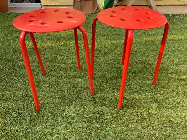 Dos taburetes