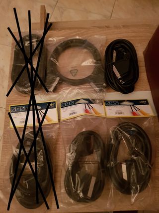 LOTE DE CABLES PC Y TV + SOPORTE TV
