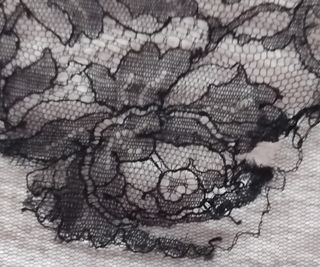 VELO MANTILLA ANTIQUÍSIMO  de misa Chantillí