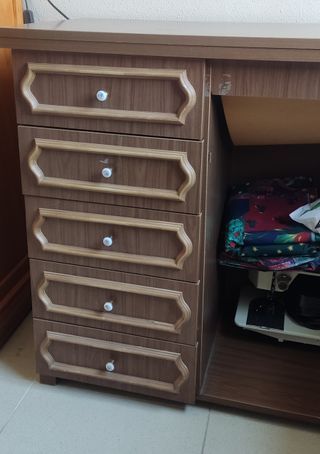 Mueble de máquina de coser