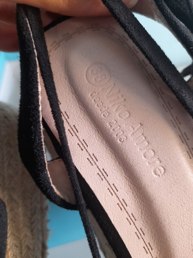 sandalias cuña negras