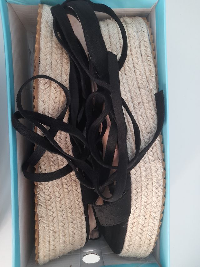 sandalias cuña negras