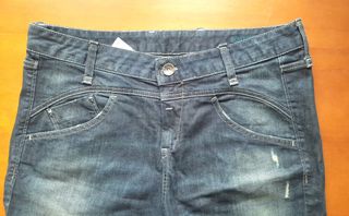 Bermudas Mujer Nuevos
Talla 31/S
Benetton 
