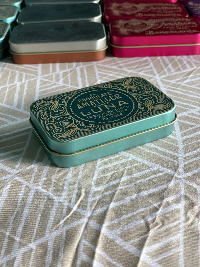 Cajitas de laton chocolates amatller