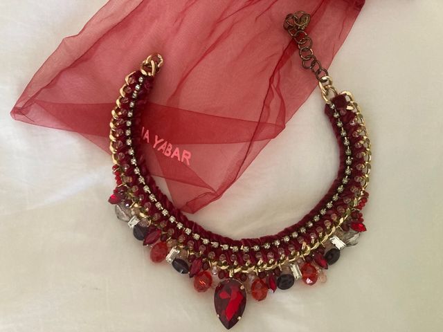 Teria Yabar collar
