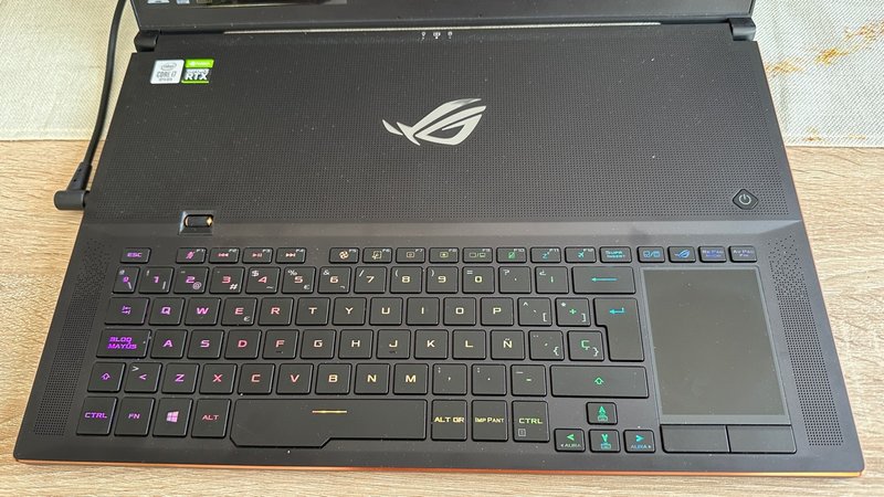 ASUS ROG I7 32GB RAM, 1TB SSD, RTX2080-8GB afbeelding 2