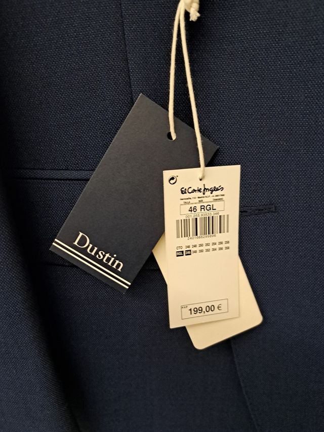 Traje de Dustin sin estrenar