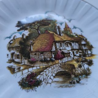 platos de porcelana sin uso. 