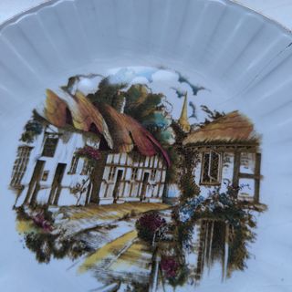 platos de porcelana sin uso. 