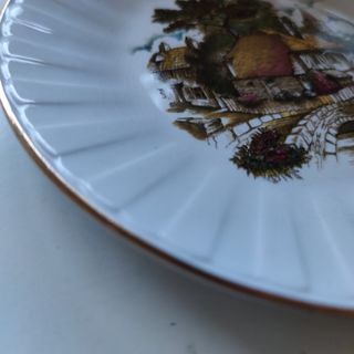 platos de porcelana sin uso. 