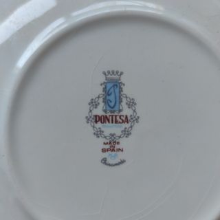platos de porcelana sin uso. 