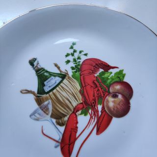 platos de porcelana sin uso. 