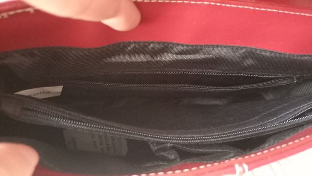 Bolso rojo de asa corta