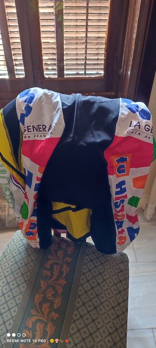 Maillot mono caja Granada retro.