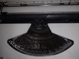 MAQUINA DE ESCRIBIR OLYMPIA TRAVELLER DE LUXE