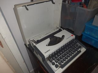 MAQUINA DE ESCRIBIR OLYMPIA TRAVELLER DE LUXE
