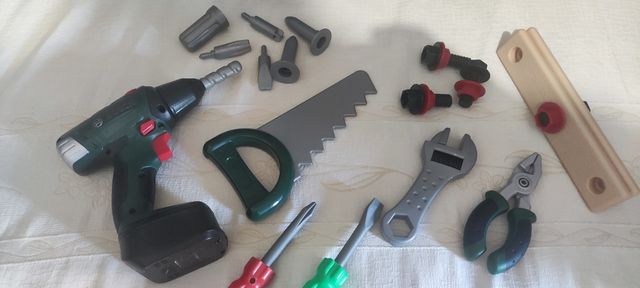 Caja de herramientas juguete Bosch.