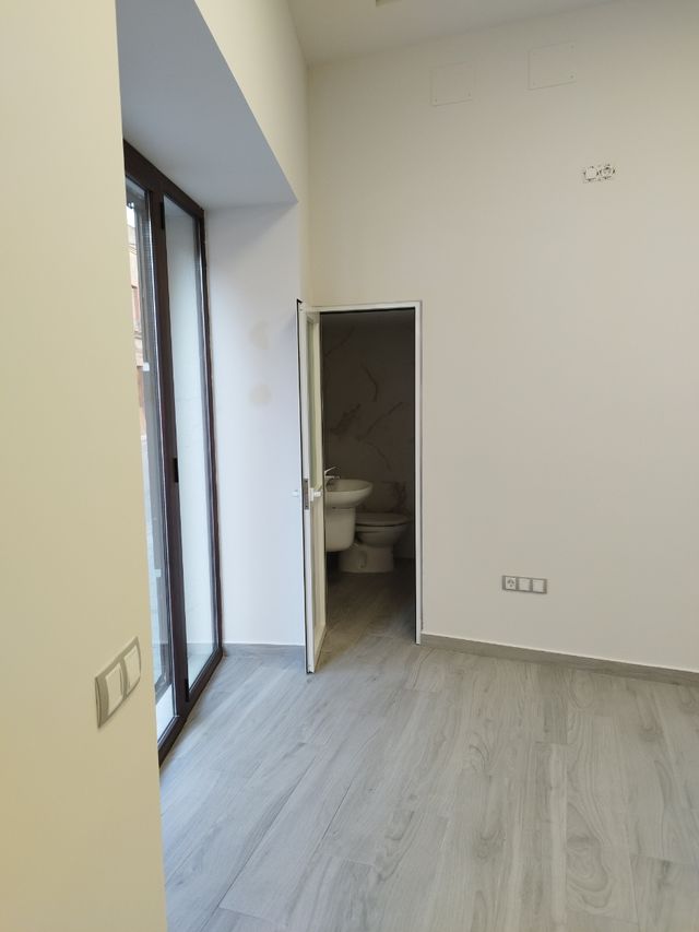 Oficina - Local en alquiler peluquería, oficina