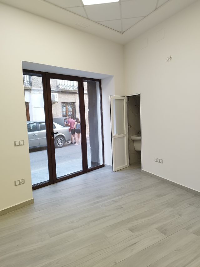 Oficina - Local en alquiler peluquería, oficina