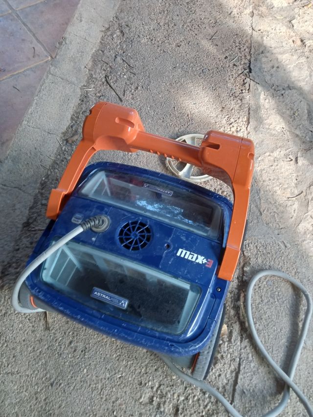 limpia fondos piscina