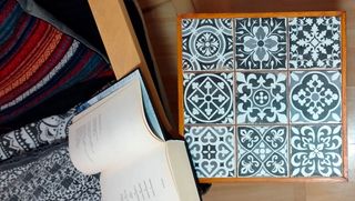 MESA AUXILIAR DE AZULEJOS Y MADERA