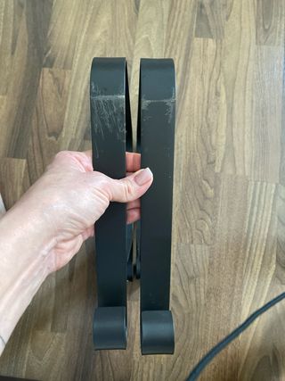 Zapatero negro de metal Ikea.