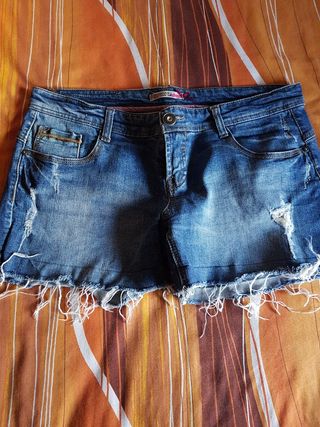 pantalón corto vaqueros Stradivarius talla 42