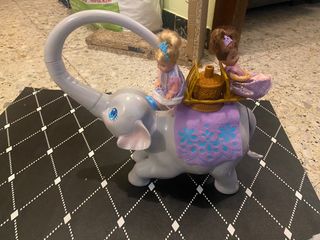 Elefante barbie con muñecas