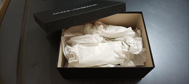 caja Dolce Gabbana y pulsera