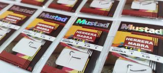 X10 LOTE Nº8 ANZUELOS MONTADOS MUSTAD CARBONO.