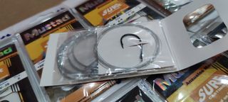 X10 LOTE Nº 2/0 ANZUELOS MONTADOS MUSTAD CARBONO.