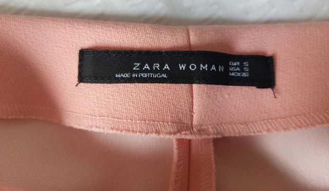 Falda corta de Zara