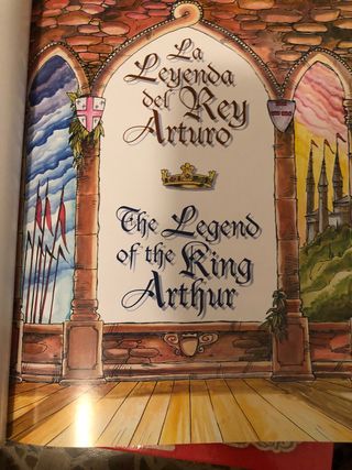 12 libros cuentos bilingües con pastas duras.