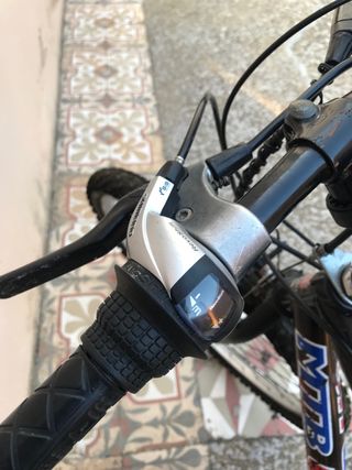 Bicicleta de montaña cadete clásica.