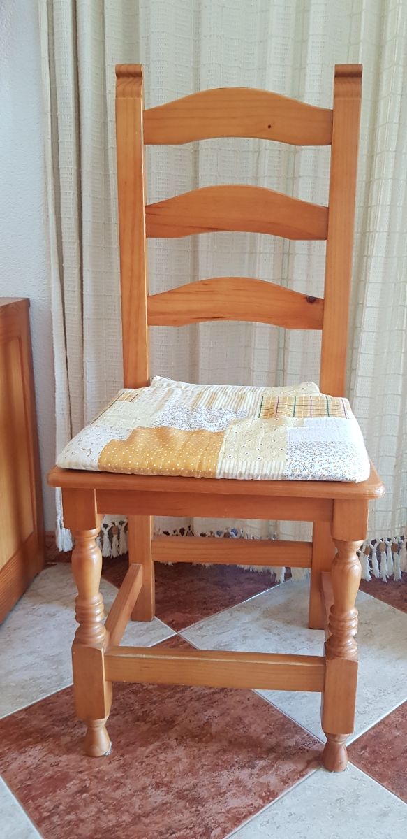 Sillas de madera provenzal
