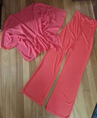 conjunto de mono y sobre  camisa