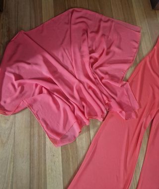 conjunto de mono y sobre  camisa