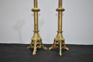 Antiguos hacheros de bronce cincelado