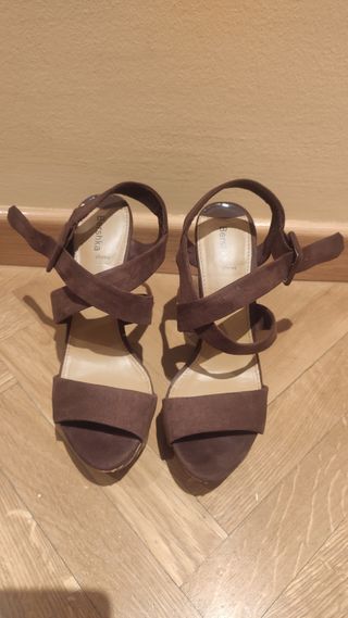 Sandalia cuña 
