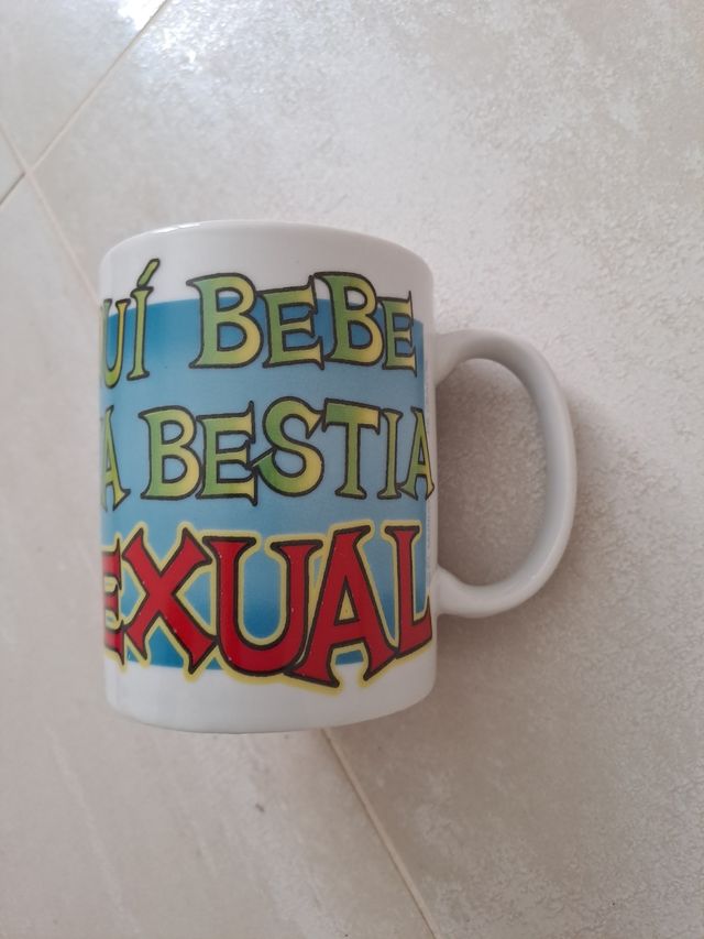 Taza aquí bebe una bestia...