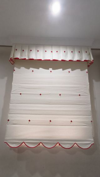 store con cortinero y mecanismo