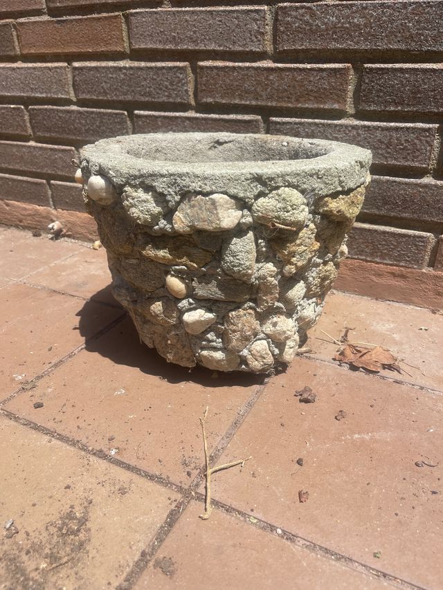 Maceta hay tres iguales.