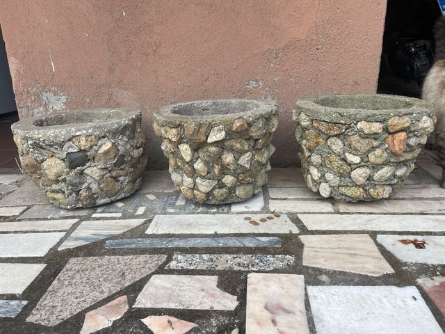 Maceta hay tres iguales.