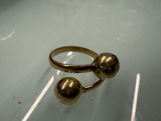 Anillo de oro antiguo hecho por encargo