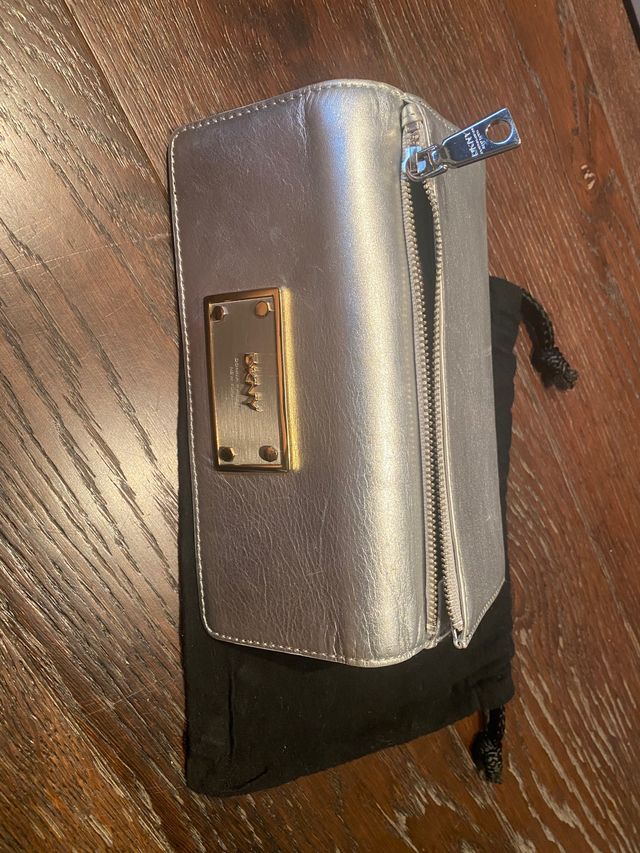 Cartera DKNY plateada