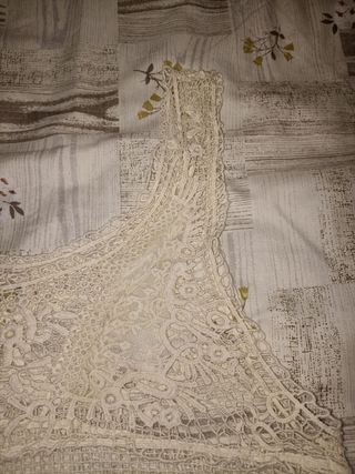 Blusa de tirantes de punto y encaje