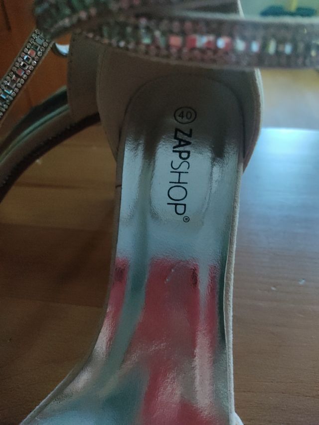 Sandalia en perfecto estado, color carne.