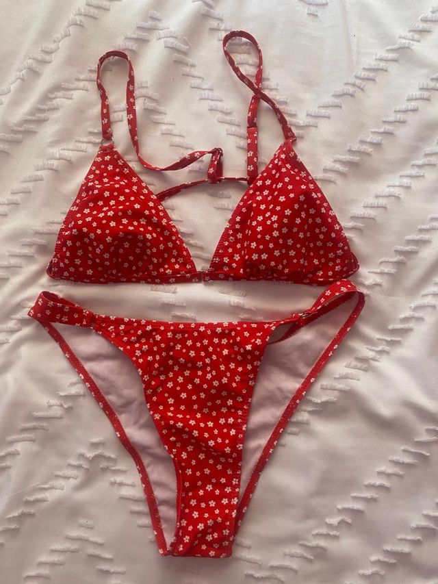 bikini rojo con lunares